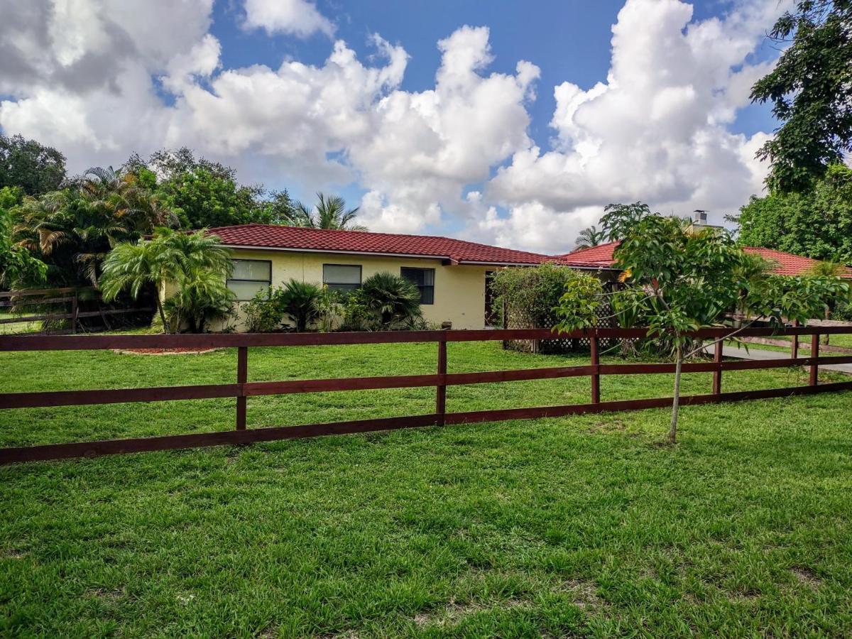Sunshine Acre 2B 2B King Master Suite, Big Yard ดาวี ภายนอก รูปภาพ